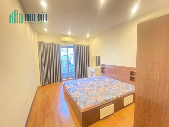 NHÀ PHỐ NGUYỄN VĂN CỪ, 46M, 5 TẦNG,  6.4Tỷ, THANG MÁY, Ô TÔ QUA NHÀ