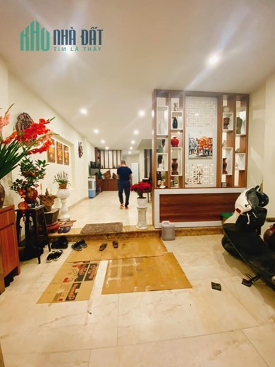 95m Mặt Tiền 5.1m Phố Lạc Long Quân. Lô Góc Ngõ Thông Tứ Tung Tiện Ích Ngập Tràn. Chủ Cần Bán Gấp