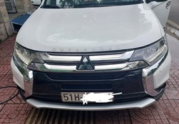 Chính chủ cần bán Outlander Misubishi 2.0 Premium. Trắng 2019