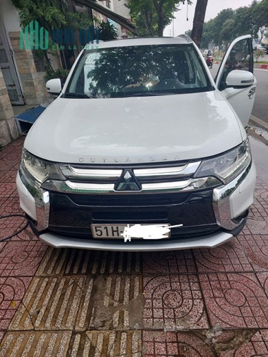 Chính chủ cần bán Outlander Misubishi 2.0 Premium. Trắng 2019