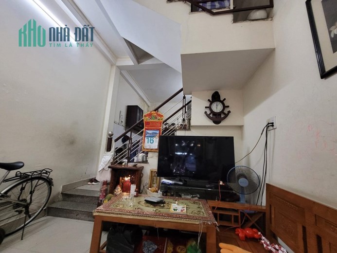 Nhà mặt phố lớn trung tâm Hải Châu, diện tích nhỏ tầm tiền. Vừa ở vừa kinh doanh.