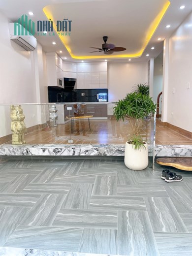 Bán nhà Nguyễn Khang 48m2x4T- nhỉnh 5 tỷ- CỰC GẦN PHỐ- LÔ GÓC