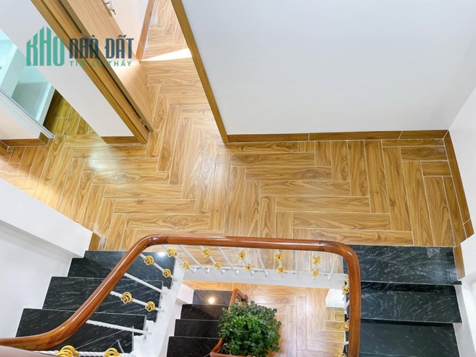 Bán nhà Nguyễn Khang 48m2x4T- nhỉnh 5 tỷ- CỰC GẦN PHỐ- LÔ GÓC