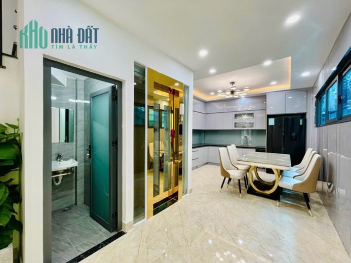 ✳️✳️ LÊN SÓNG EM NHÀ PHỐ THANG MÁY CỰC NGON
👌 Hẻm 1/ 5m xe hơi vào nhà
🔻 Giá : 8ty 500triệu còn