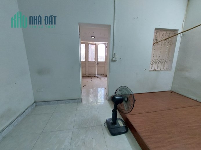Cho thuê nhà nguyên căn, KD, VP, hộ gia đình, 40m2, 4T, 3N, 18tr, Đê La Thành.