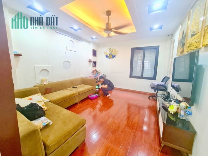 Bán Nhà Giáp Nguyễn Trãi 55/65m x 5 Tầng Ô Tô Đỗ Cửa Giá 5.8 Tỷ.