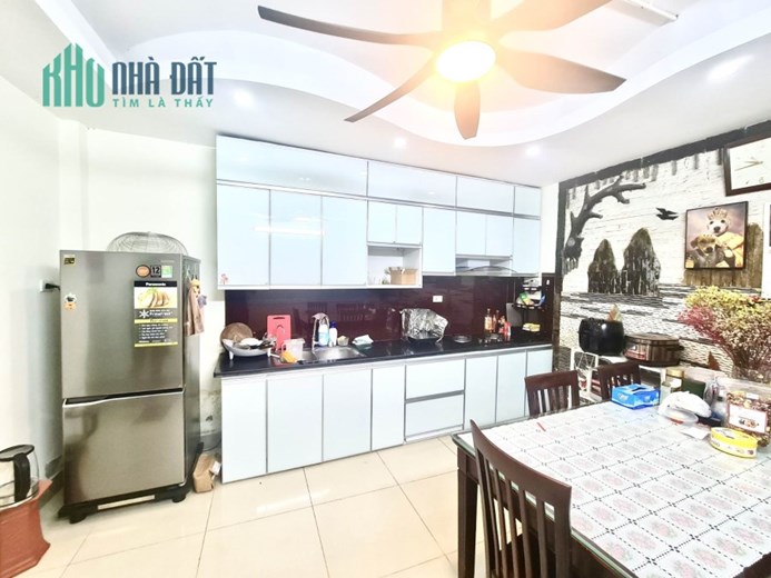Bán Nhà Giáp Nguyễn Trãi 55/65m x 5 Tầng Ô Tô Đỗ Cửa Giá 5.8 Tỷ.