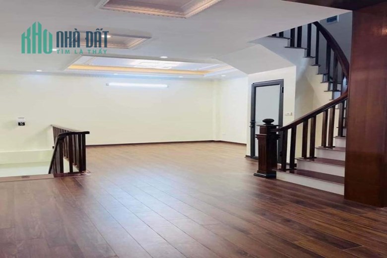 Bán nhà gần phố Tôn Thất Tùng, Đống Đa, 40m2, 5 tầng, xem nhà miễn phí