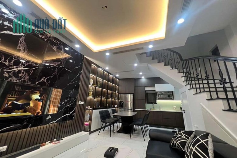 Nhà đẹp gần Đường Láng 40m2 x 5T, nội thất xịn xò, ngõ rộng tiện ích ngập tràn, giá nhỉnh 7 tỷ