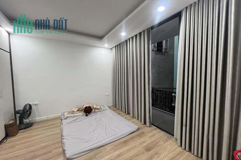 Nhà đẹp gần Đường Láng 40m2 x 5T, nội thất xịn xò, ngõ rộng tiện ích ngập tràn, giá nhỉnh 7 tỷ