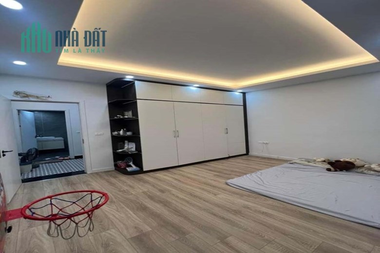 Nhà đẹp gần Đường Láng 40m2 x 5T, nội thất xịn xò, ngõ rộng tiện ích ngập tràn, giá nhỉnh 7 tỷ