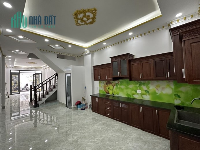 Bán nhà trệt 3 lầu 4PN5WC đường 8 mét 10,99 tỷ