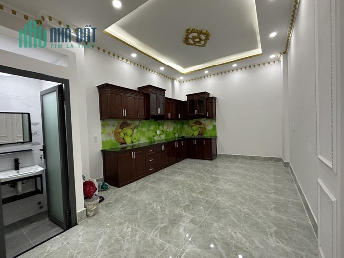 Bán nhà trệt 3 lầu 4PN5WC đường 8 mét 10,99 tỷ