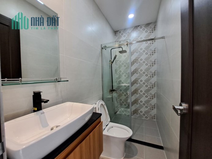 HƠN 6 TỶ CÓ NHÀ GẦN CHỢ LỚN 4X14M, 4 TẦNG, HXH.