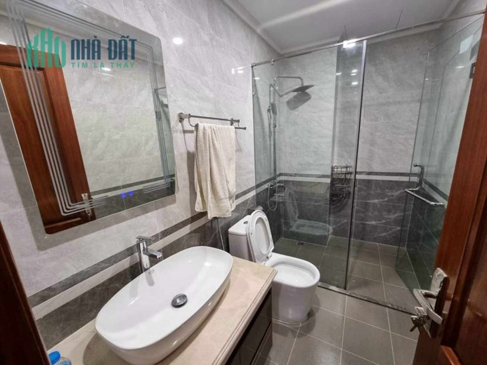 Bán Nhà Thanh Xuân 76m,8 tầng giá 18.6 tỷ đầy đủ nội thất