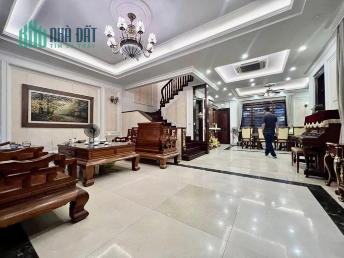 Biệt thự Cầu Giấy, lô góc, 180m2, MT 10m, thang máy, 3 thoáng, đẳng cấp