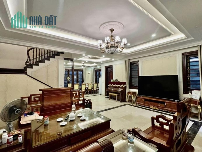 Biệt thự Cầu Giấy, lô góc, 180m2, MT 10m, thang máy, 3 thoáng, đẳng cấp