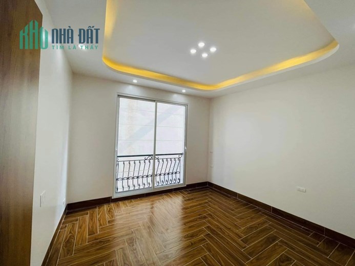 BÁN GẤP 58M x 5T THỤY KHUÊ THANG MÁY, Ô TÔ GIÁ 4.65 TỶ
-	Nằm trên trục đường lớn sát Hồ Tây, 10
