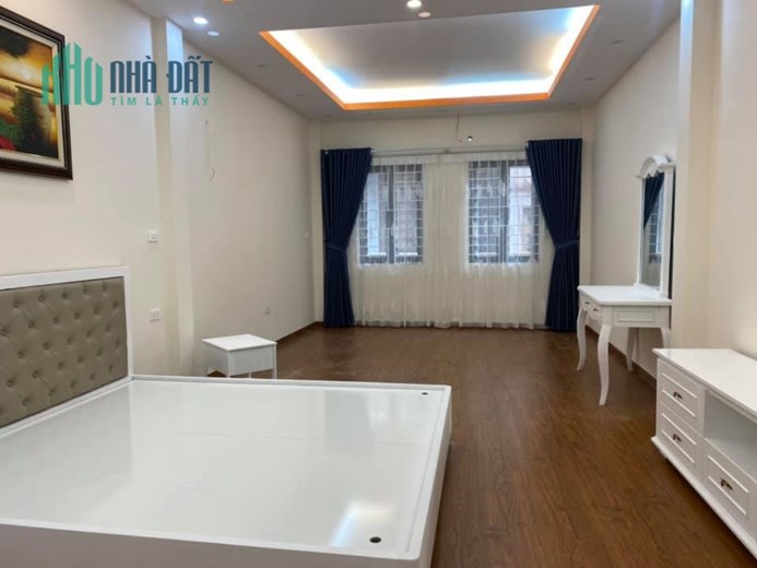 Bán nhà phố Lạc Long Quân, Cầu Giấy 65m, 7 tầng, mt 4m. Giá: 15.5 tỷ