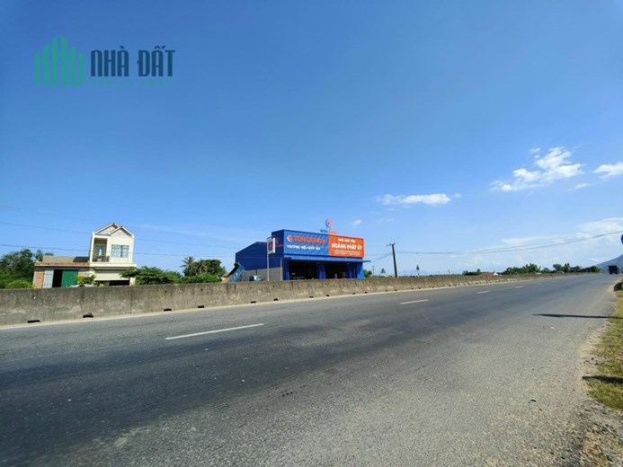 Bán nhanh 2 lô full thổ cư, đường 8m sát cạnh sân bay Charter - Bắc Vân Phong, giá tốt 8,9 triệu/m2