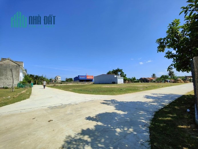Bán nhanh 2 lô full thổ cư, đường 8m sát cạnh sân bay Charter - Bắc Vân Phong, giá tốt 8,9 triệu/m2