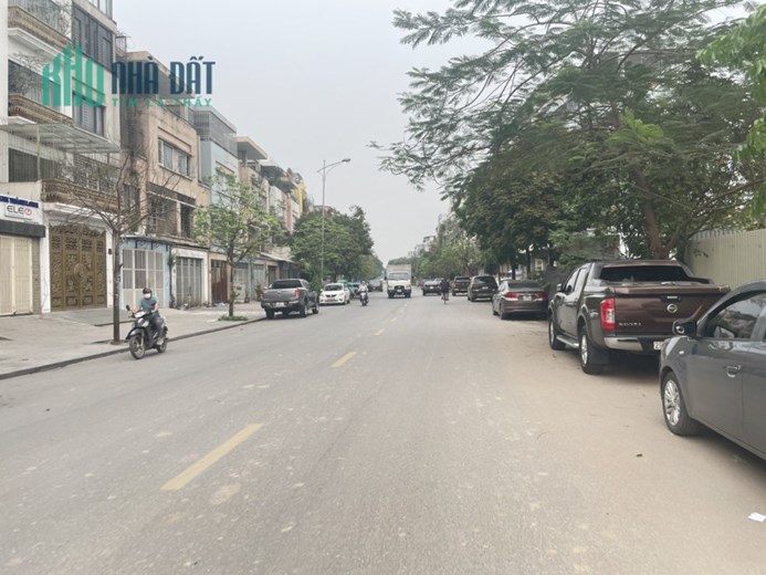 Bán nhà Liền kề Văn Phú, Hà Đông, vỉa hè 2 bên, kinh doanh, sang, đẹp, 90m2. Giá 10tỉ