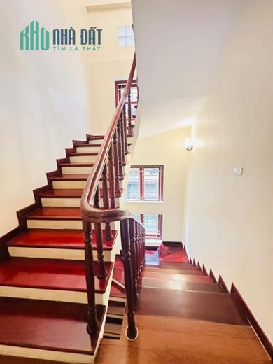 GẦN NGÃ LÁNG HẠ - HUỲNH THÚC KHÁNG. LÔ GÓC - GẦN PHỐ - Ô TÔ VÀO NHÀ - KINH DOANH VĂN PHÒNG. 62m2* 5
