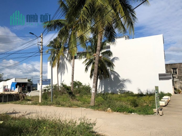 Cần bán lô đất mặt tiền đường Quy Đông (sát kho trứng) thuộc xã Vĩnh Thạnh ,Nha Trang