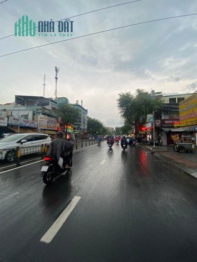 Bán nhà đường Đinh Tiên Hoàng quận Bình Thạnh diện tích 40 m2 thương lượng.