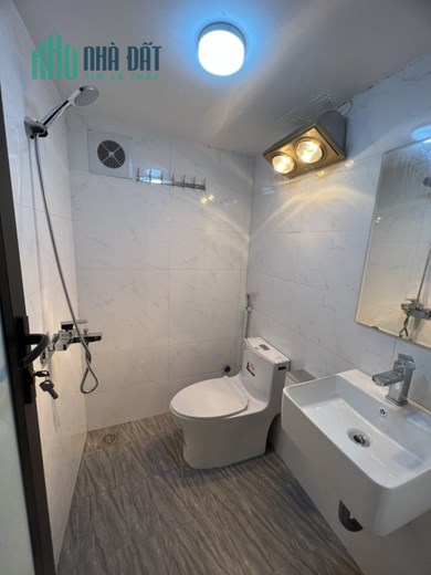 Hiếm. Bán nhà đường Giải Phóng, quận Thanh Xuân. 47m2, MT 5m. Ô TÔ. Hơn 4 Tỷ. 0968084286