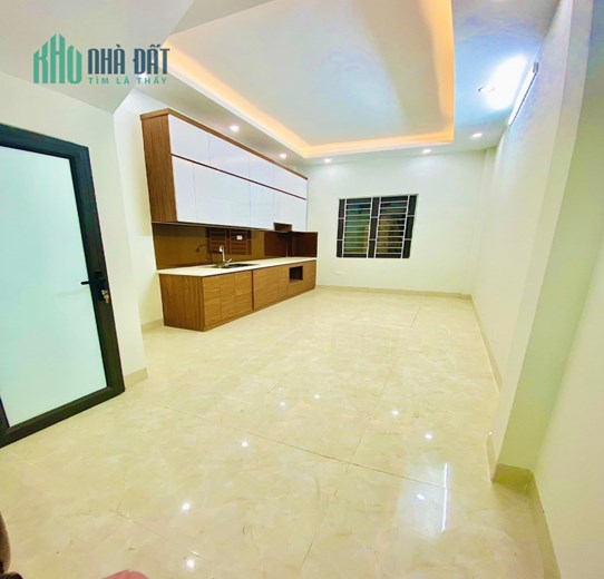BÁN GẤP NHÀ PHÙNG CHÍ KIÊN -THANG MÁY ÊM DU - HIẾM CÓ - Ô TÔ VÀO NHÀ
DIỆN TÍCH 50 M + 7 TẦNG, MẶT