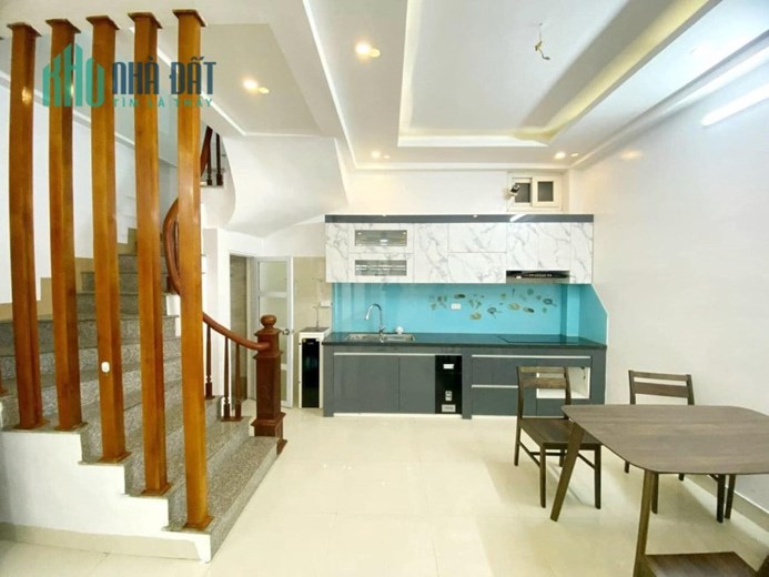 Bán nhà Cầu Giấy, 56m2 ô tô đỗ, mặt tiền 6m rộng, đẹp nhất phố, 11 tỷ