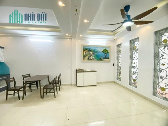 Bán nhà Cầu Giấy, 56m2 ô tô đỗ, mặt tiền 6m rộng, đẹp nhất phố, 11 tỷ