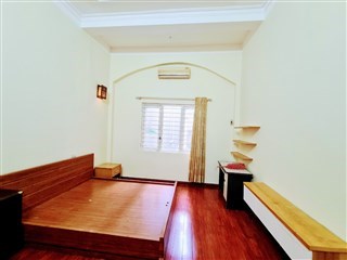 Bán nhà Huỳnh Thúc Kháng, 50m2, 4 Tầng, Ngõ rộng, View Thoáng, Văn Phòng, 11,2 tỷ