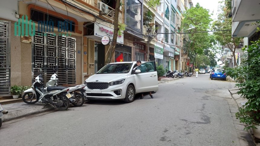 Cho thuê nhà nguyên căn Trung Kinh 55m 5 tầng. MT4.5m. Oto, KD. 26.5tr