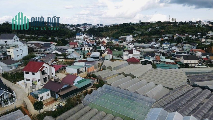 Cần bán Gấp Biệt thự cổ điển đang hoàn thiện đường Nguyễn Đình Quân, Đà Lạt