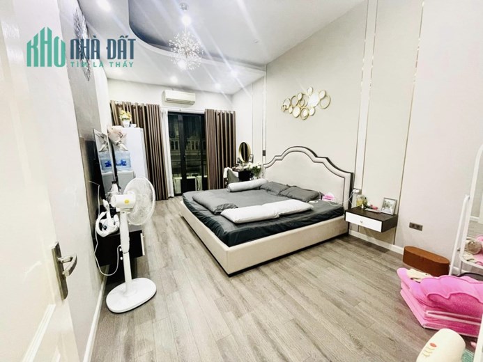 CỰC PHẨM ĐỐNG ĐA, MẶT PHỐ, VỈA HÈ, Ô TÔ TRÁNH, KINH DOANH SẦM UẤT