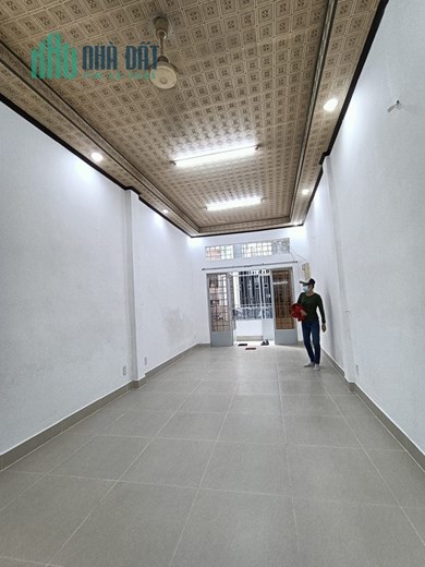 Nhà Hẻm Đẹp 1 Sẹt Thẳng Tắp, 42m2, 3PN, 2 Tầng, 6,8 Tỷ, CMT 8 Tân Bình