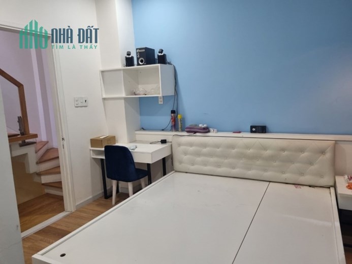Bán nhà ngộp Trần Hưng Đạo Quận 5 5 tầng BTCT HXH 3PN 3wc chỉ nhỉnh 5 tỷ