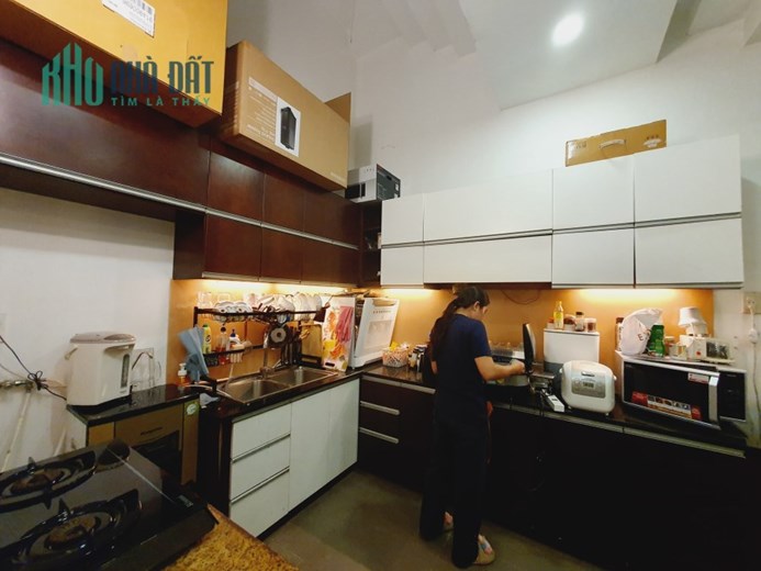 Bán nhà Q9, khu VIP phân lô, HXH 8m, 52m2, 4 tầng, cho thuê 10tr/tháng. Chỉ 5.5 tỷ.