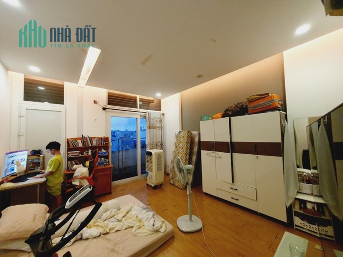 Bán nhà Q9, khu VIP phân lô, HXH 8m, 52m2, 4 tầng, cho thuê 10tr/tháng. Chỉ 5.5 tỷ.