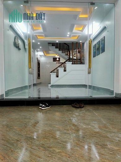 Bán nhà ngõ 71 Chợ Hàng Cũ, diện tích 60m 4 tầng độc lập mới, GIÁ 3.25 tỉ, sân cổng riêng