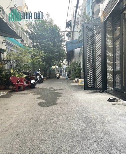 Bờ kè Hoàng Sa Q. 3, HXH 5m, 4 x 10m , 3Tầng BTCT ,3pn , Giá 5.49 Tỷ