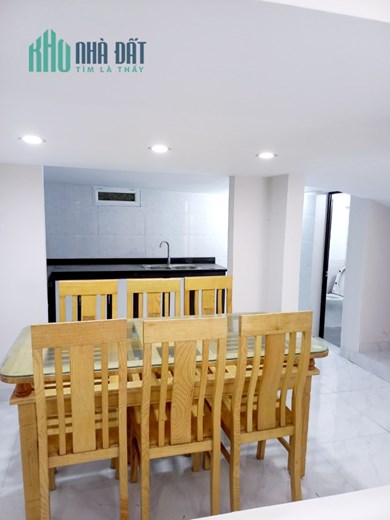Bán nhà phố Khúc Thừa Dụ, diện tích 50m 3 tầng, sân cổng riêng, GIÁ chỉ 2.15 tỉ