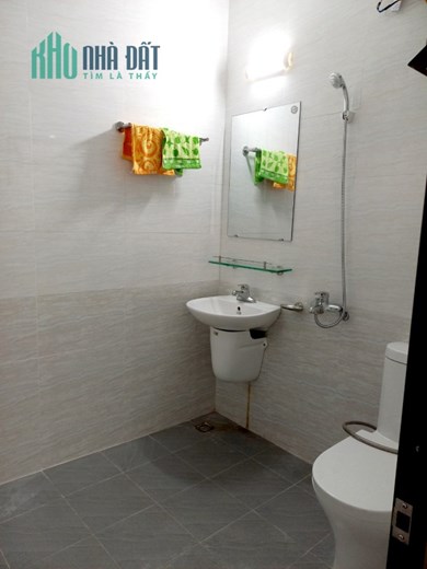 Bán nhà phố Khúc Thừa Dụ, diện tích 50m 3 tầng, sân cổng riêng, GIÁ chỉ 2.15 tỉ