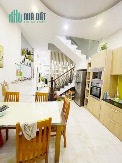 Định cư bán gấp nhà Phạm Viết Chánh, Bình Thạnh, 49m2, 4 tầng, chỉ 6 tỷ 400