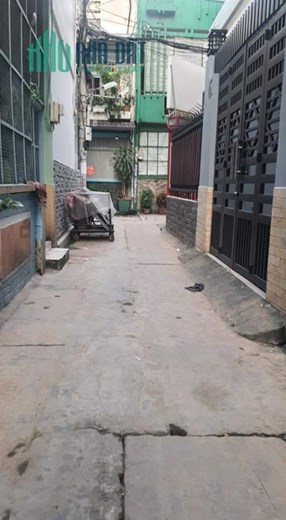Bán Nhà 2 Tầng - Cổng Lớn - Ban Công Rộng - Nhỉnh 5 Tỷ - Hòa Hưng - Quận 10 - 0902934079