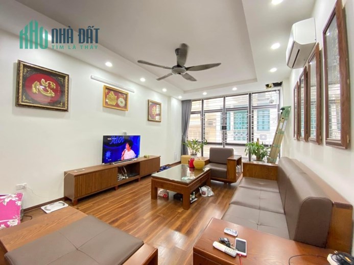 Tin nổi không? Nguyễn Chí Thanh, 2 mặt ngõ, oto, nhà đẹp, ngõ thông, 43m, 4T, 5.55 tỷ