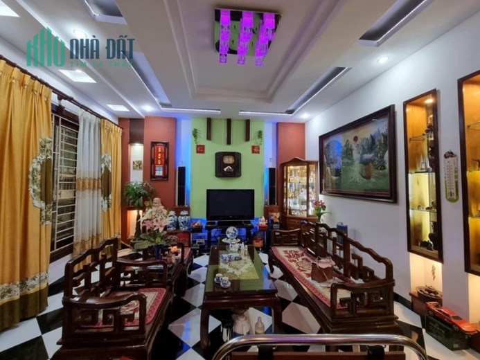 Bán nhà  Nguyễn Chí Thanh, Đống Đa. 56m2x5; MT6m; giá 25.5 tỷ. Phương