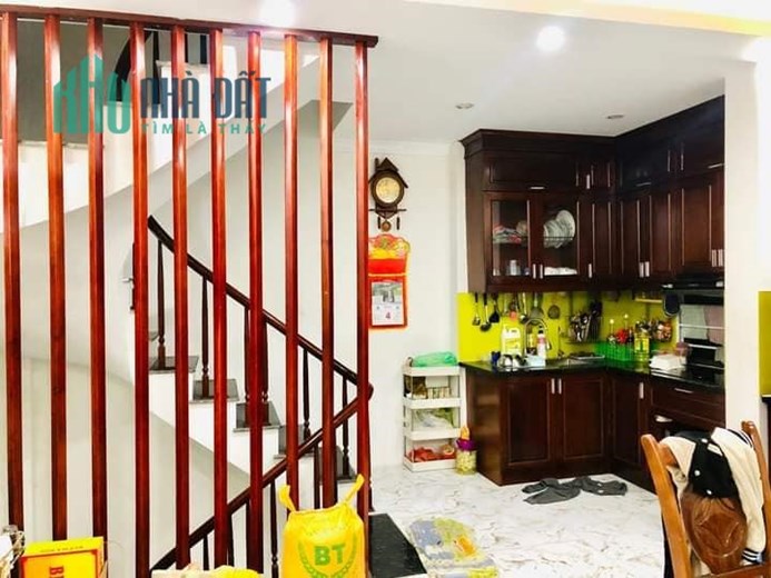 BÁN NHÀ THẠCH BÀN 35M 6 TẦNG mặt tiền 4,7M  GIÁ 3TỶ LÔ GÓC Ô TÔ VÀO NHÀ.